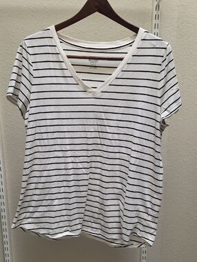 Mossimo Supply Co. White V-Neck Tee with Black Stripes